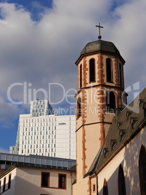 Liebfrauenkirche und Hotel -Hochhaus