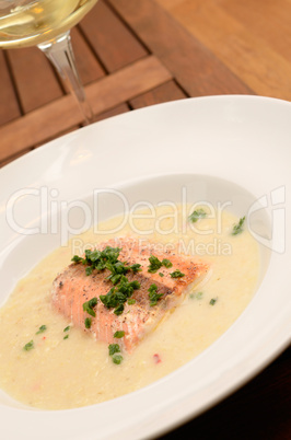 Wirsingsuppe mit Wildlachs