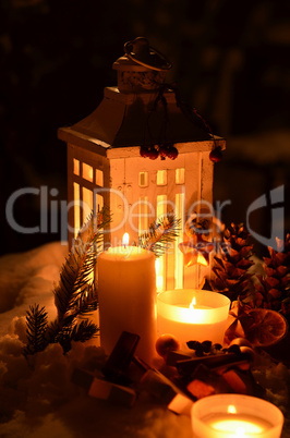 laterne im schnee besinnliche weihnachten