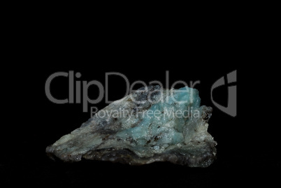 mineralien mit blauer lazulith spitze