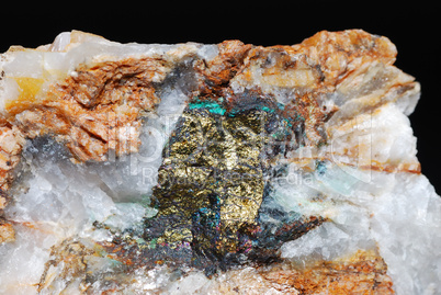 mineralien mit pyrit und quarz detail