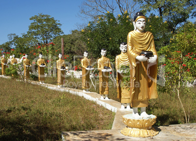 Statue von Buddha und seinen Schülern, Myanmar