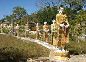 Statue von Buddha und seinen Schülern, Myanmar