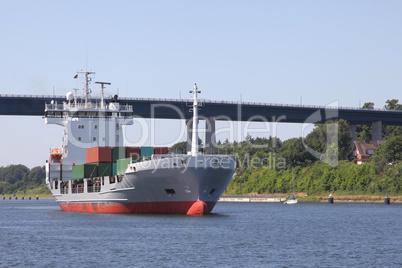 Containerschiff auf dem Kiel Kanal