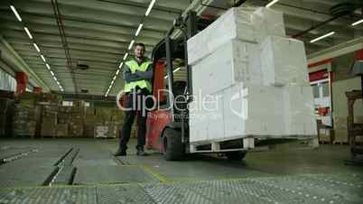 4of19 Man at work in warehouse, worker in industry