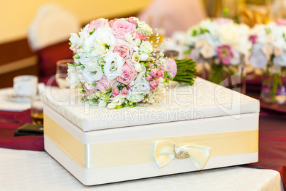wedding table decoration with bride bouquet with gift box