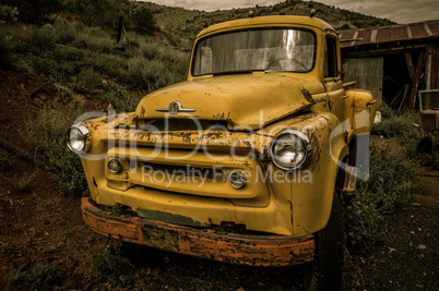 jerome arizona ghost town yellow old car