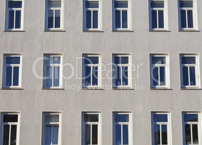 fassade eines mehrfamilienhauses in kiel, deutschland