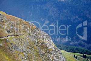 Steiler Wanderweg im Engadin bei Pontresina