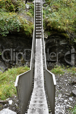 Brücke Wanderweg über Wildbach