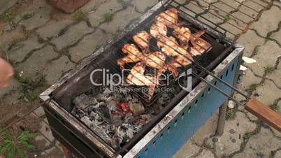 cooking chicken on the grill