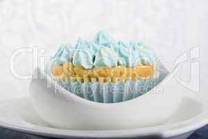cupcake mit blauem topping