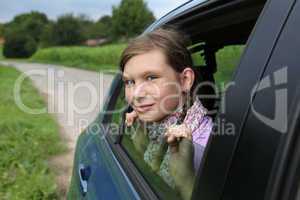 Junges Mädchen im Auto