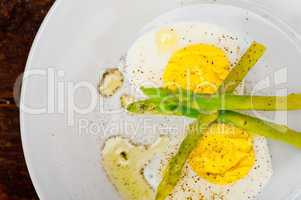 asparagus and eggs