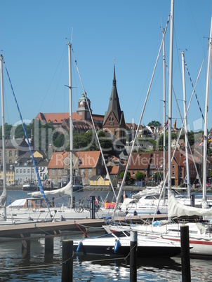 hafen und marienkirche in flensburg