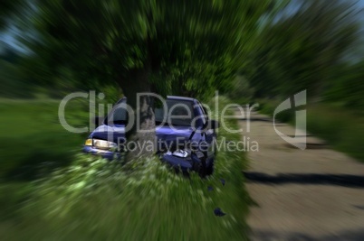 Auto Unfall Crash Fahrt gegen einen Baum