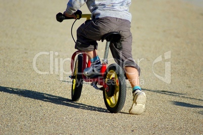 Kind auf dem Fahrrad