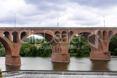 albi bridge over the river tarn