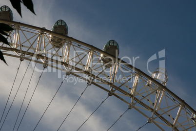 london, riesenrad, attraktion, eye, skyline, themse, wasser, himmel, blau, sehenswürdigkeit, besuchermagnet, touristen, fluss, schiff, städtereise, england, ausflug