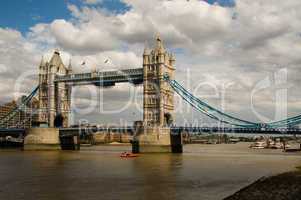 London, Brücke, Tower, Bridge, turm, architektur, attraktion, berühmt, blau, england, fluß, Themse, geschlossen, großbritannien, großstadt, hebebrücke, historisch, klappbrücke, königreich, zugbrücke,