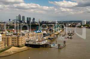 Skyline, London, Finanzzentrum, Schiff, Dampfer, Flussschiff, City, wolkenkratzer, Hochhäuser, Ufer, architektur, attraktion, berühmt, england, fluß, Themse, großbritannien, großstadt, historisch, Flussufer, königreich, Pier, Steg, Kai,