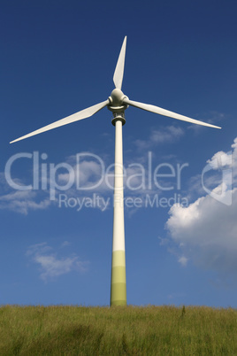 Windrad auf einer grünen Wiese Thema Energie und Umweltschutz