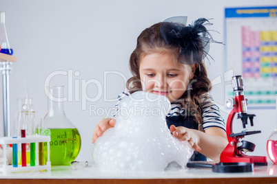 Pretty naturalist evaluates results of experiment