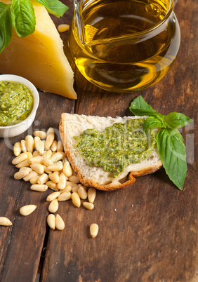 italian basil pesto bruschetta ingredients