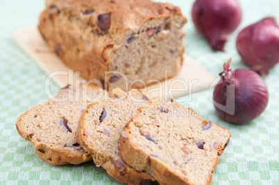 Zwiebelbrot mit Speck