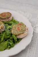 Überbackene Champignons auf Rucola Salat