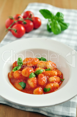 Gnocchi im Tomaten Basilikum Sauce
