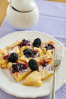 Kaiserschmarrn mit Brombeeren