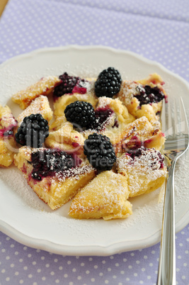 Kaiserschmarrn mit Brombeeren