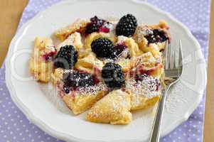 Kaiserschmarrn mit Brombeeren