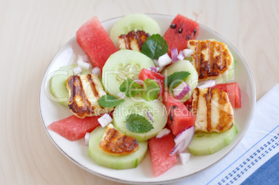 Melonensalat mit Grillkäse