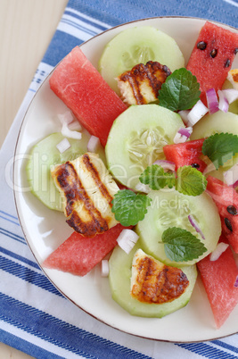 Melonensalat mit Grillkäse