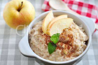 Milchreis mit Apfel und Zimt