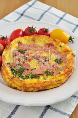 Omlette mit Schinken und Tomaten