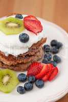 Vollwert Pancakes mit Früchten