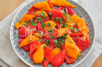 Salat aus gerösteten Paprika