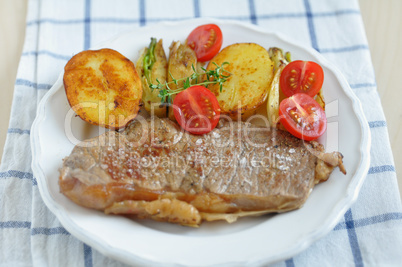 Gebratenes Rinderfilet mit Gemüse