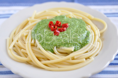 Spaghetti mit Rucola Pesto
