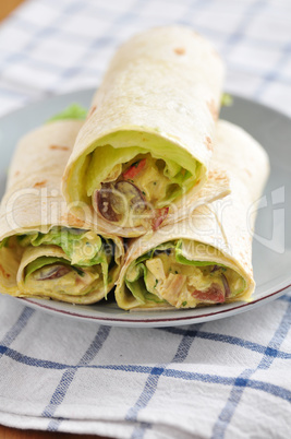 Tortilla Wrap mit Curry Hähnchen Füllung