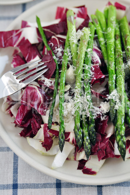 Radicchio Salat mit Spargel