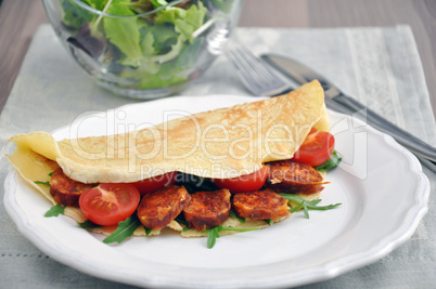 Pfannkuchen mit Chorizo, Tomaten und Rucola