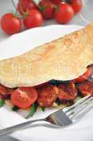 Pfannkuchen mit Chorizo, Tomaten und Rucola