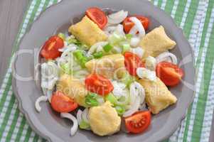 Gnocchi mit Tomaten und Frühlingszwiebeln