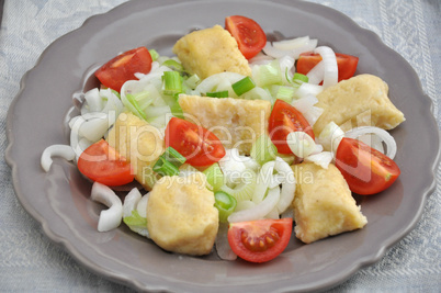 Gnocchi mit Tomaten und Frühlingszwiebeln