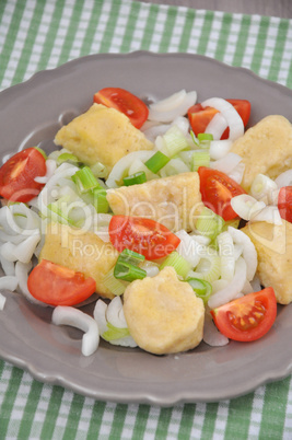 Gnocchi mit Tomaten und Frühlingszwiebeln