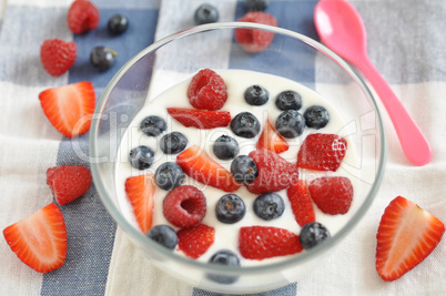 Joghurt mit Beeren